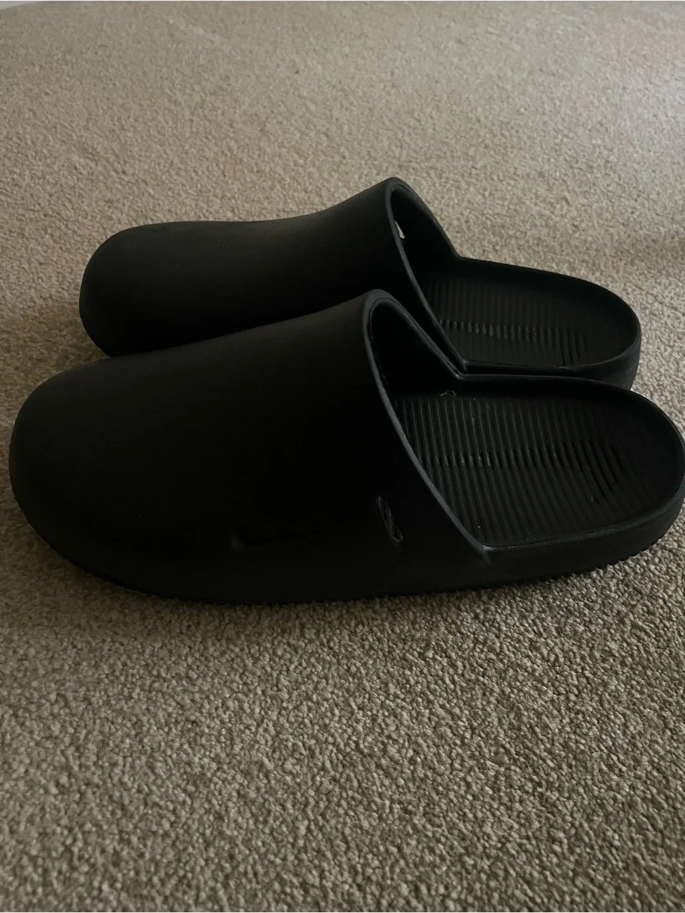 Nike Men’s Black Closed-Toe Slide with Heel Strap